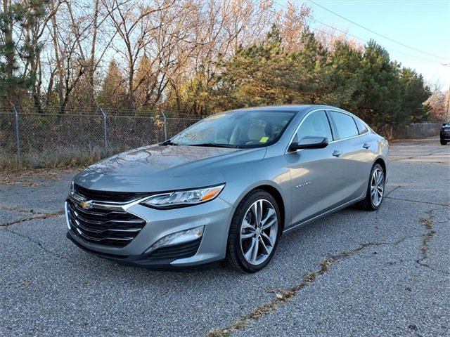 2024 Chevrolet Malibu Premier 2LT photo 3