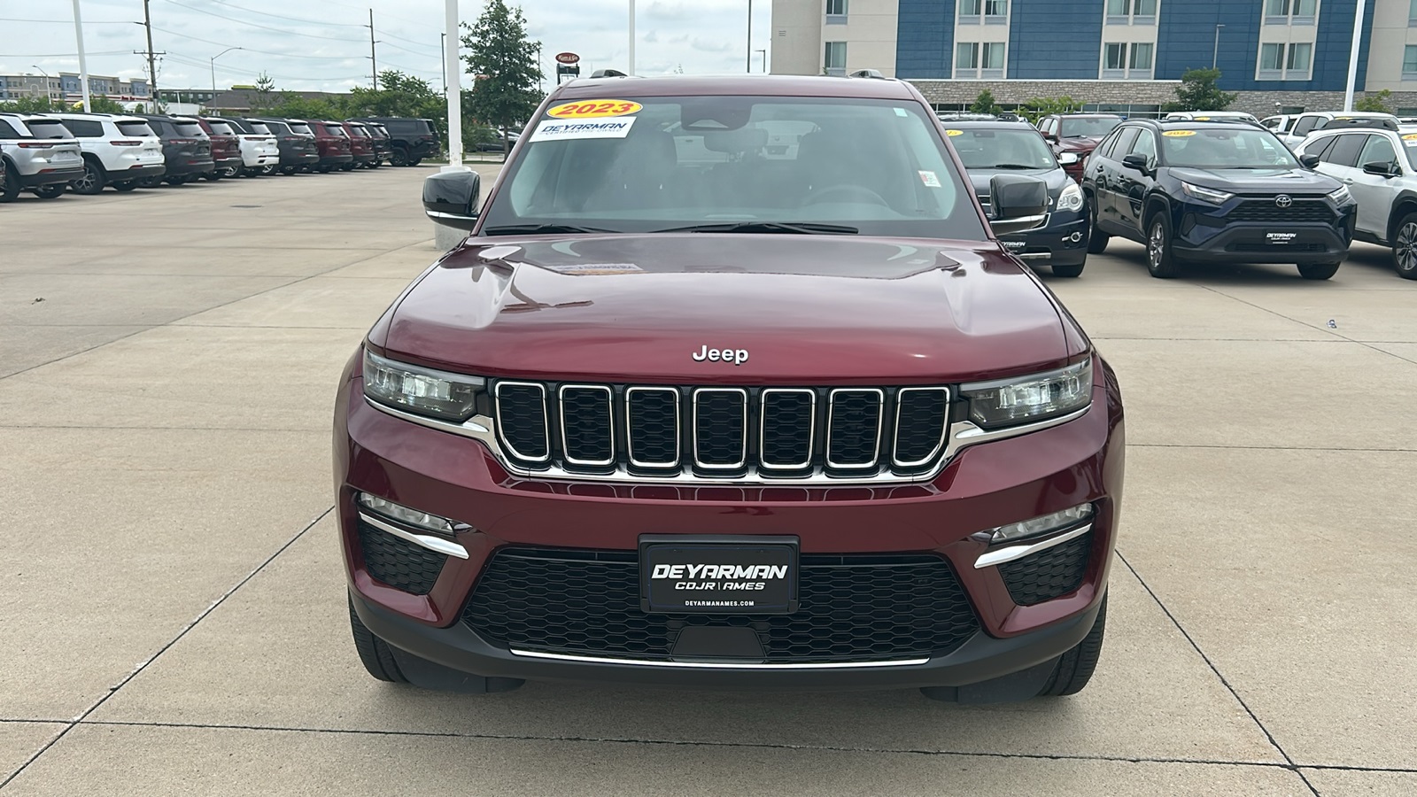 2023 Jeep Cherokee Base photo 8