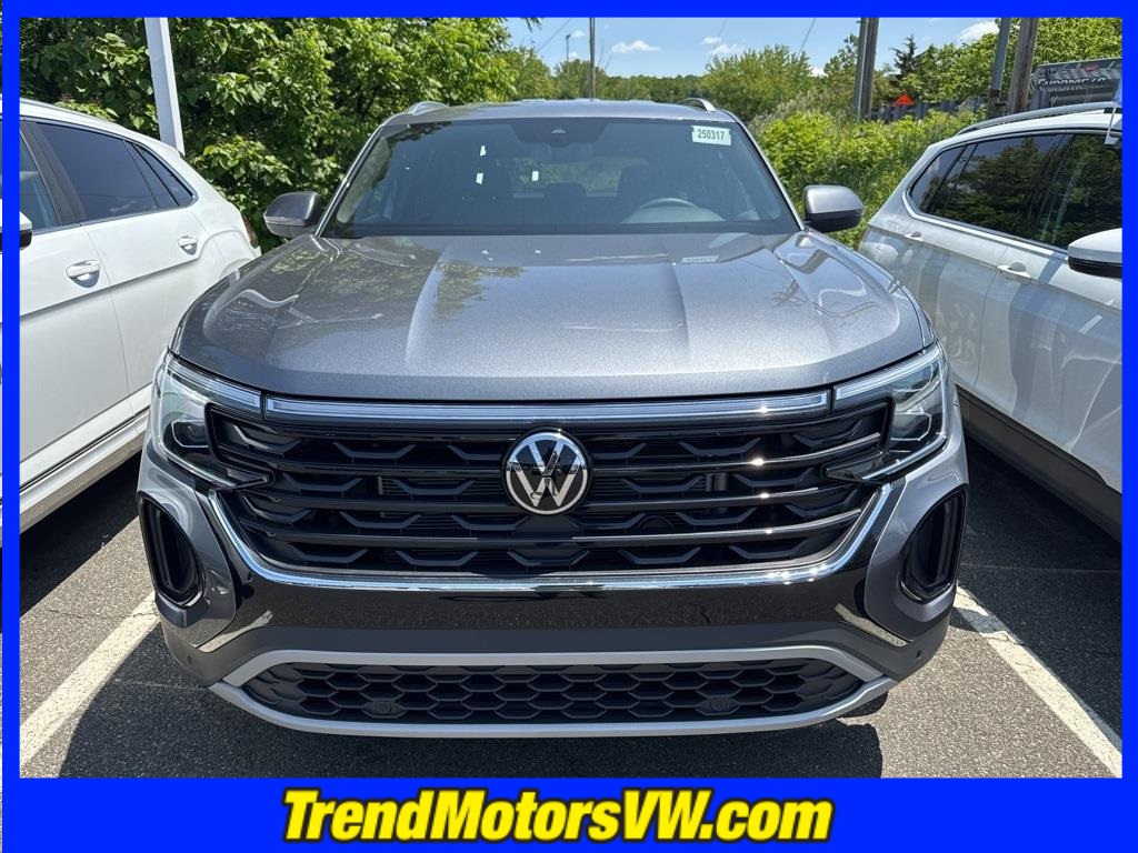 2025 Volkswagen Atlas Cross Sport SE Technology photo 2