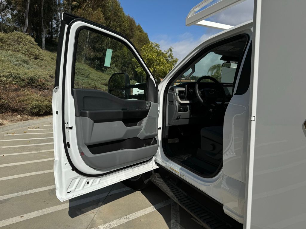 2024 Ford F-550 photo 16