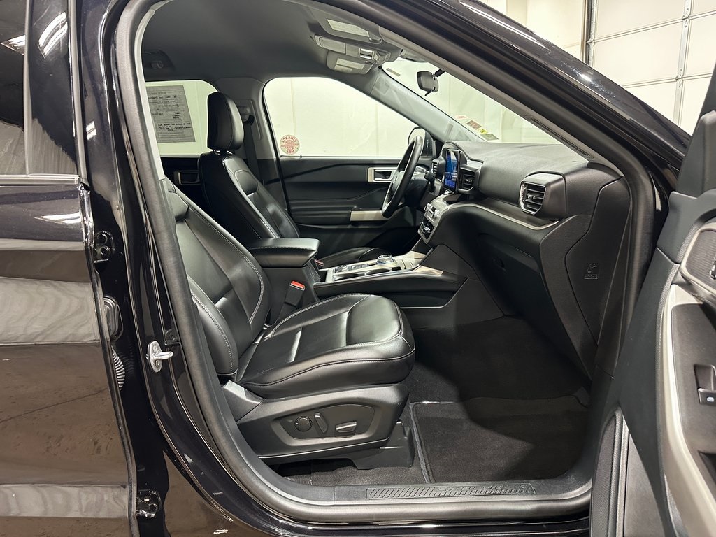 2024 Ford Explorer XLT photo 24