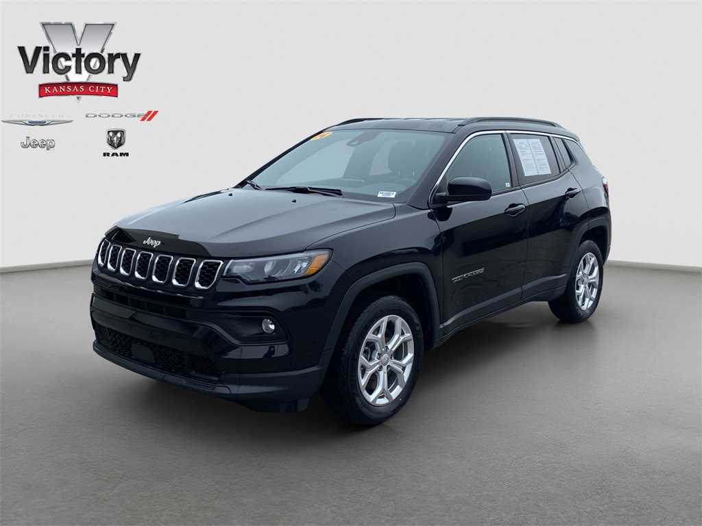2024 Jeep Compass Latitude photo 2