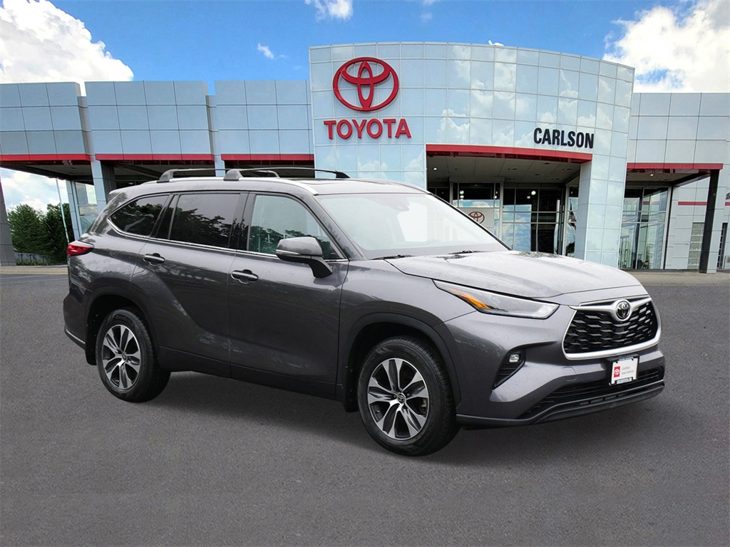 Certified 2022 Toyota Highlander XLE with VIN 5TDHZRBH2NS170722 for sale in Minneapolis, Minnesota