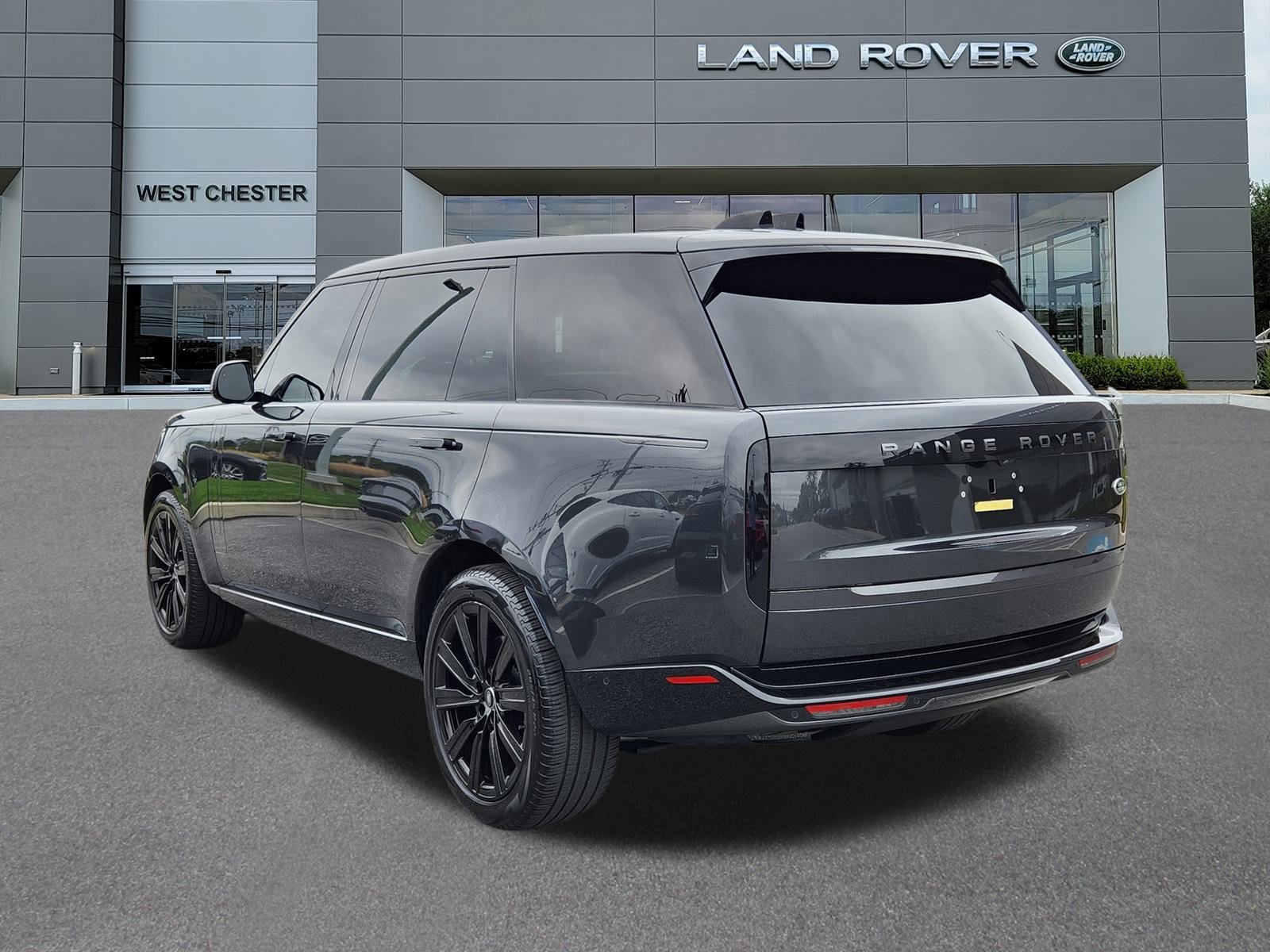 2023 Land Rover Range Rover SE photo 2
