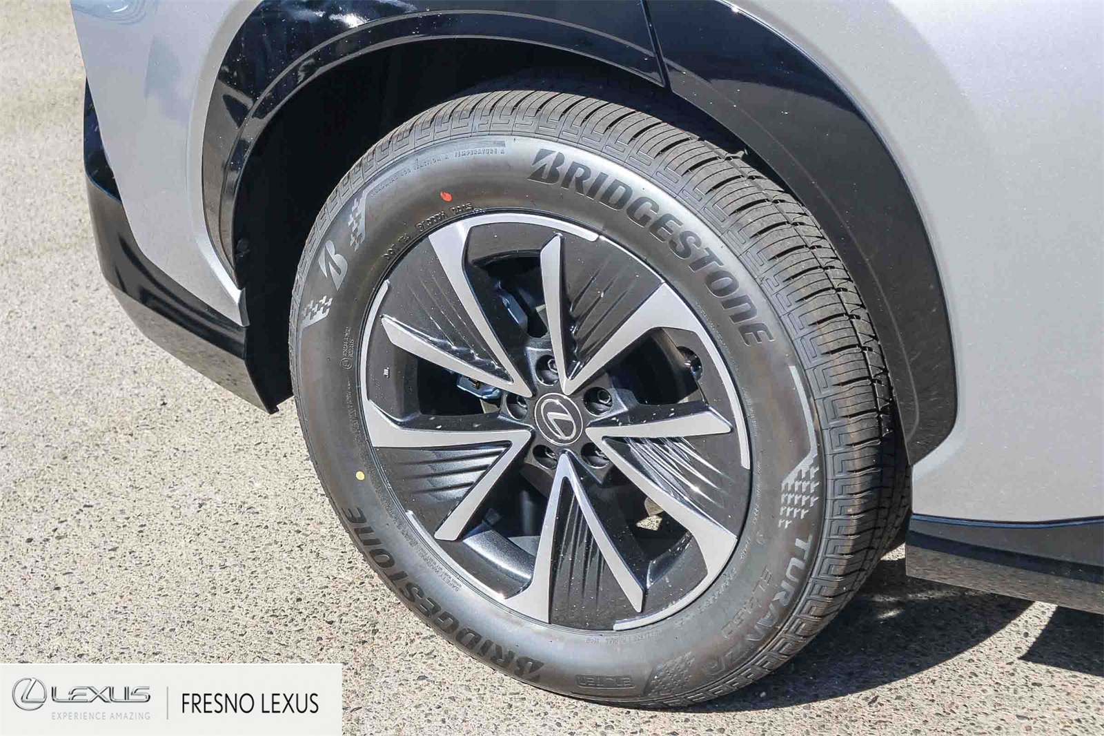 2025 Lexus RZ 450e photo 8