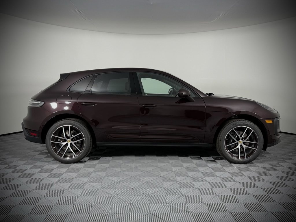 2025 Porsche Macan T photo 9
