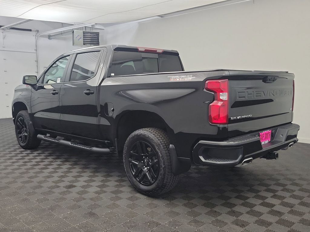 2025 Chevrolet Silverado 1500 LT Trail Boss photo 2