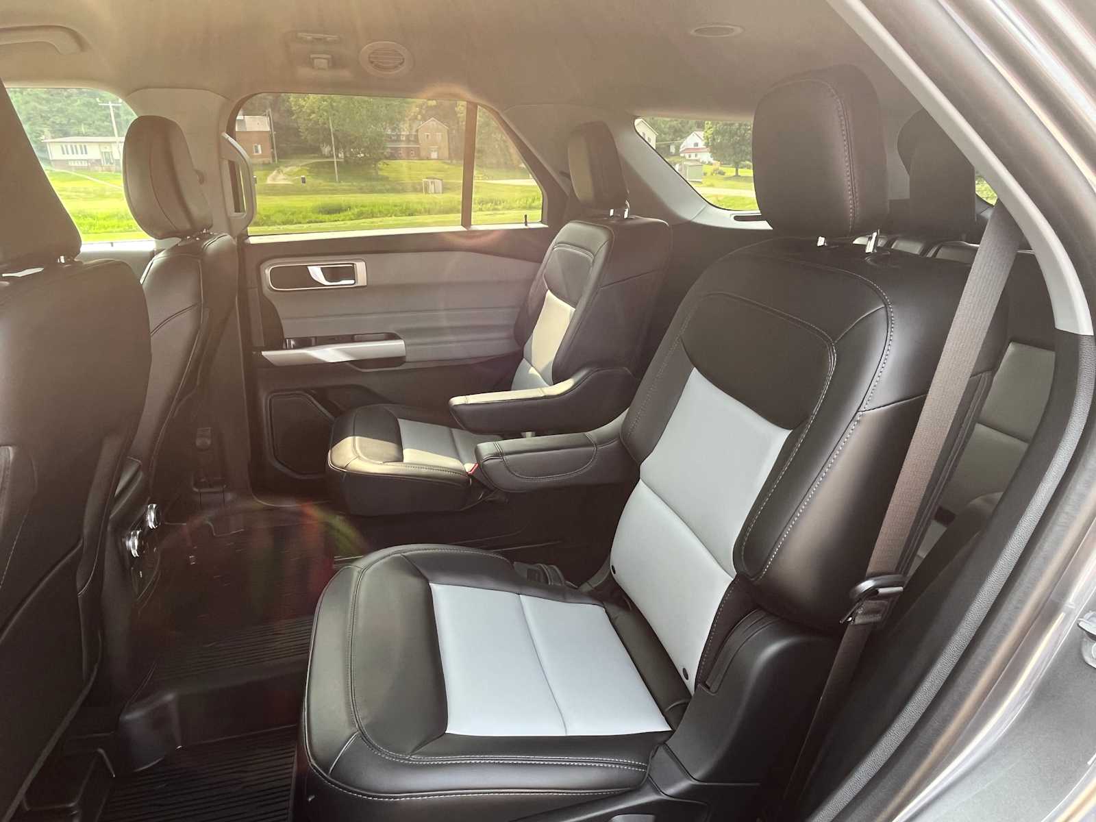 2023 Ford Explorer XLT photo 9