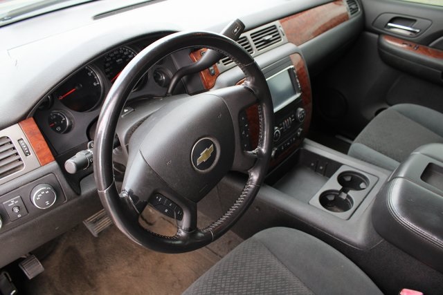 2008 Chevrolet Avalanche LT photo 2