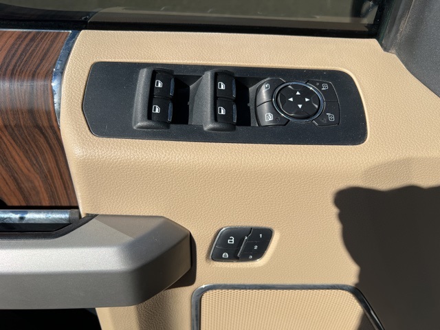 2015 Ford F-150 Lariat photo 30