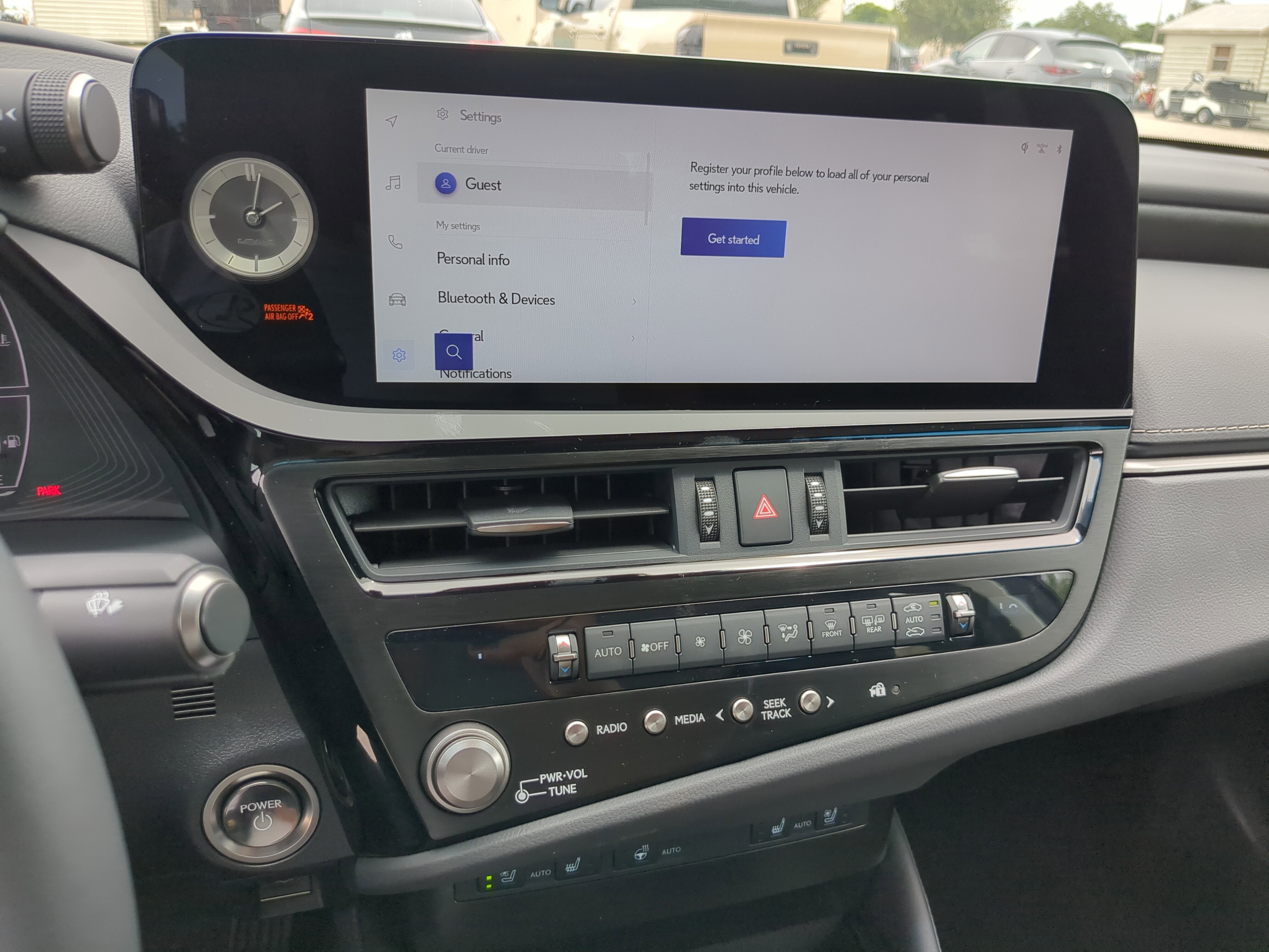2025 Lexus ES 300h photo 19