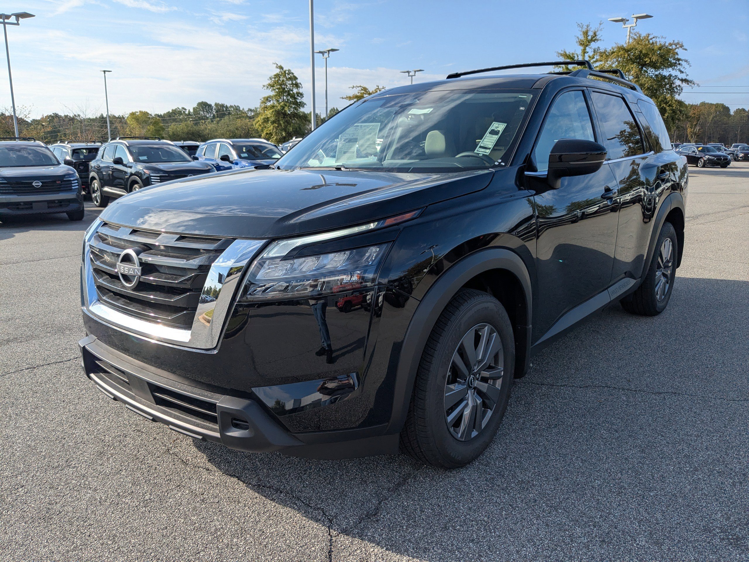 2025 Nissan Pathfinder SV photo 3