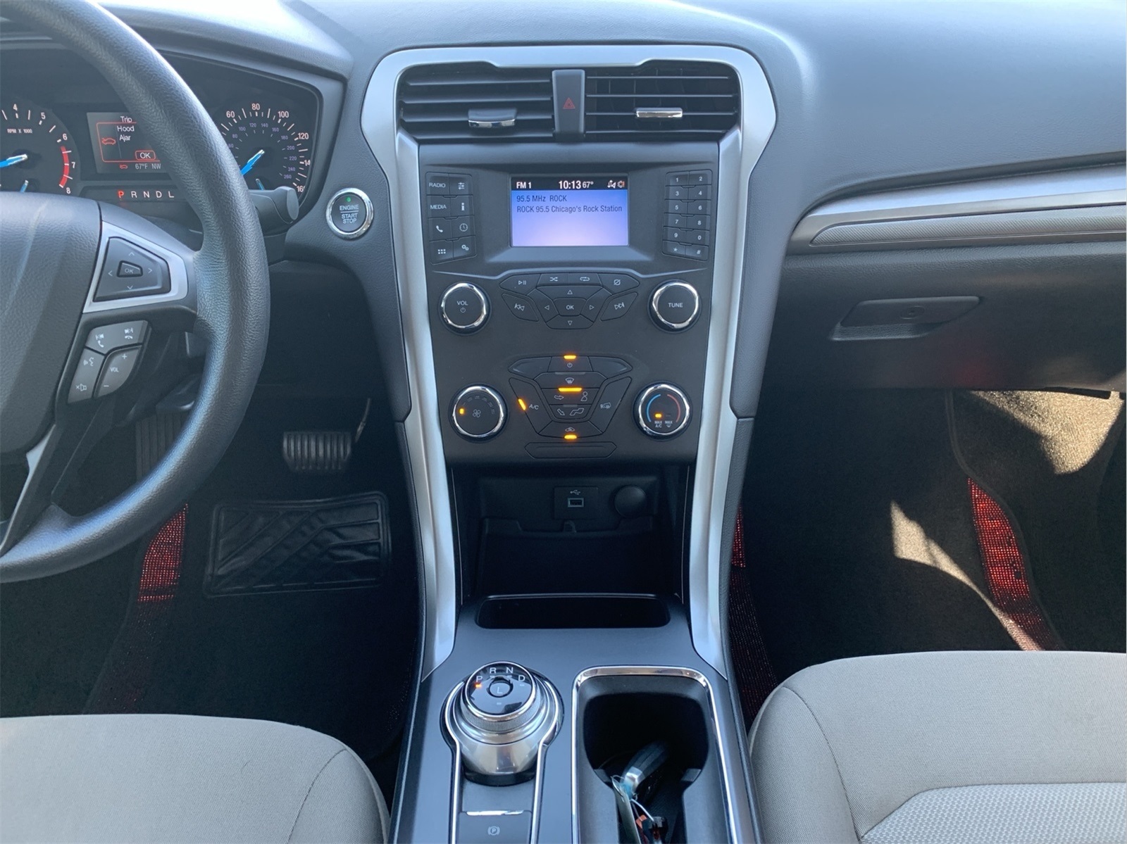 2020 Ford Fusion S photo 23