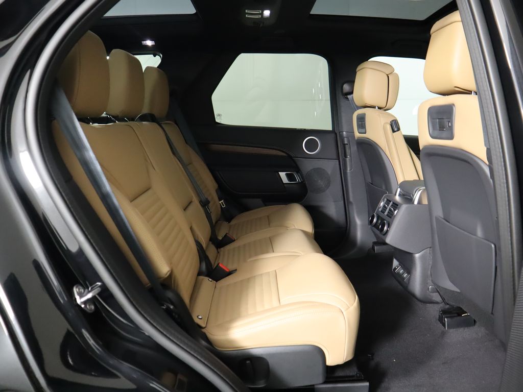 2025 Land Rover Discovery SE photo 21