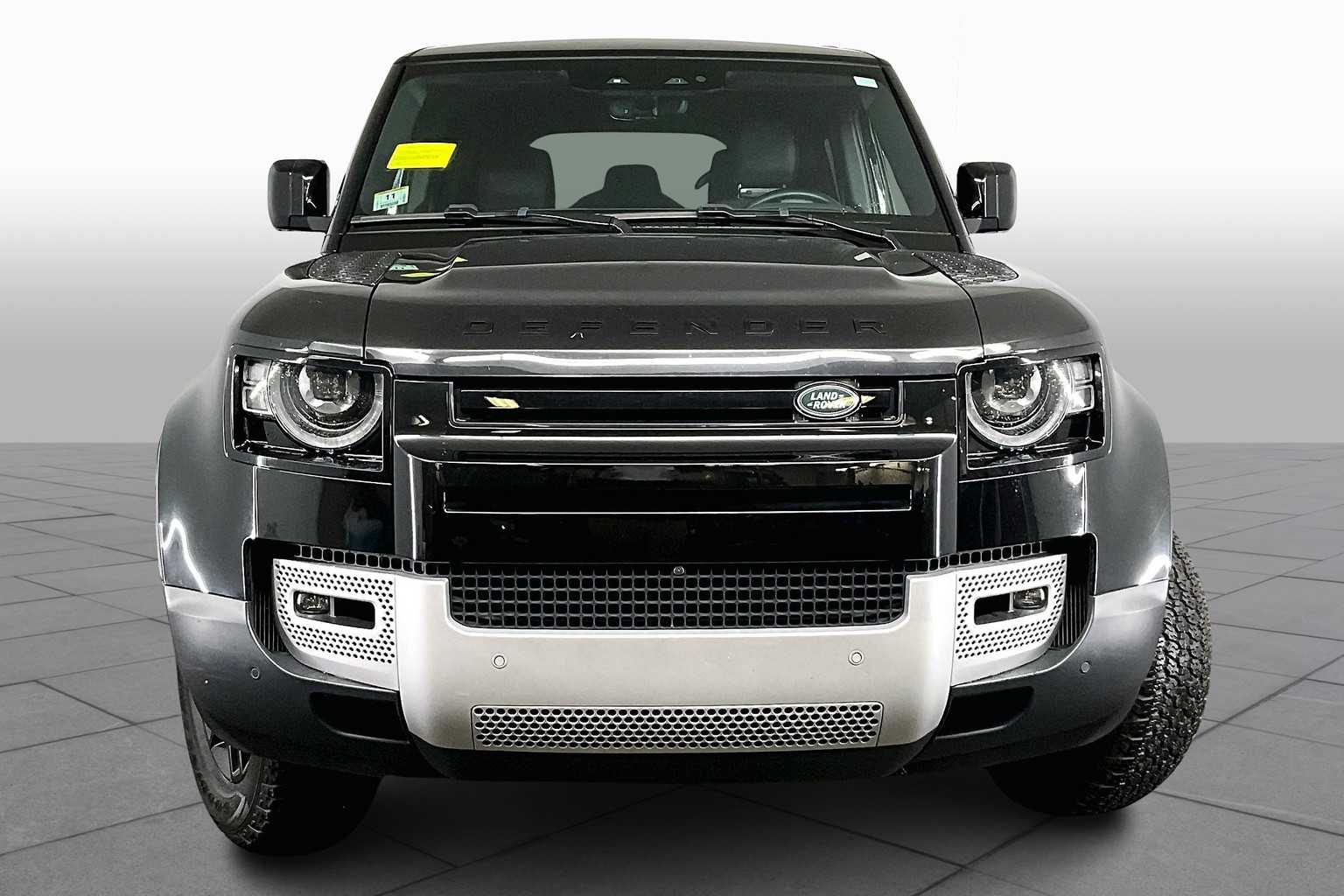 2023 Land Rover Defender SE photo 3