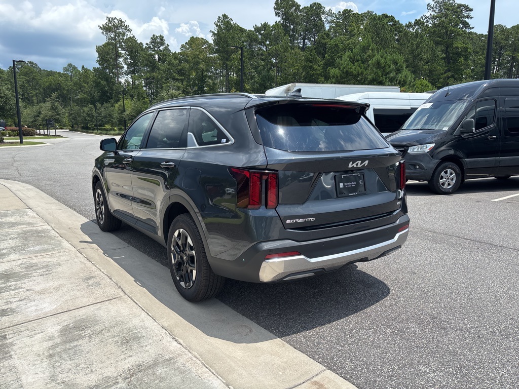 2024 Kia Sorento S photo 2