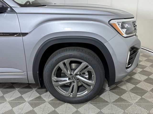 2024 Volkswagen Atlas Cross Sport SEL R-Line photo 9