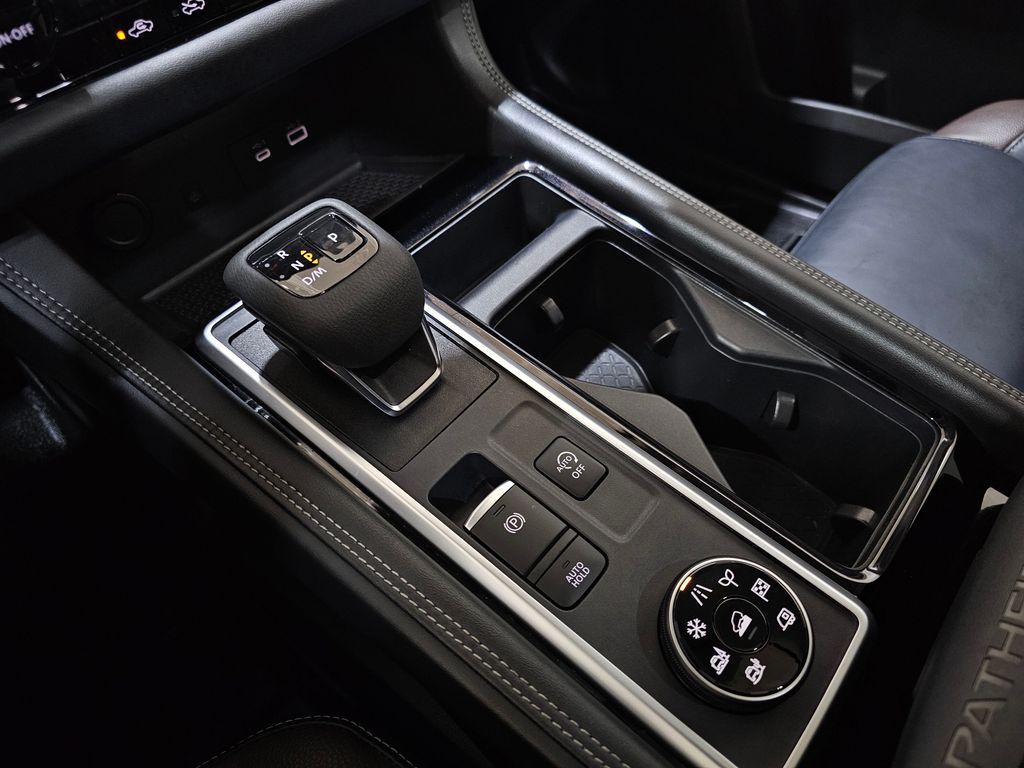2022 Nissan Pathfinder Platinum photo 16
