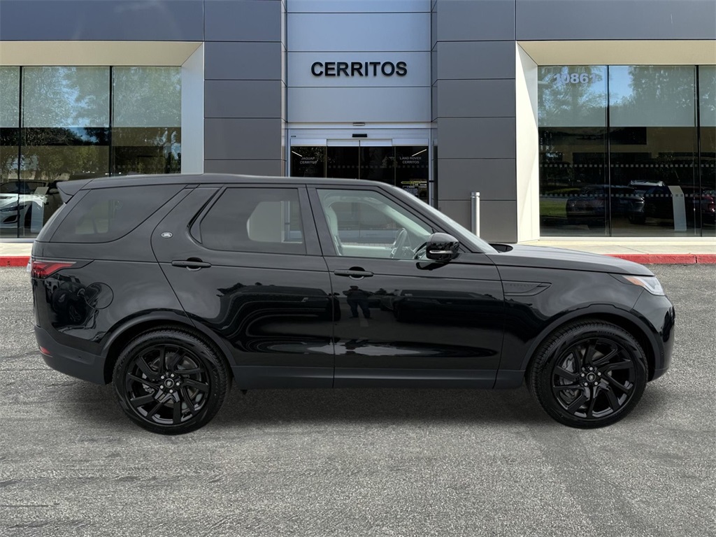 2025 Land Rover Discovery S photo 4