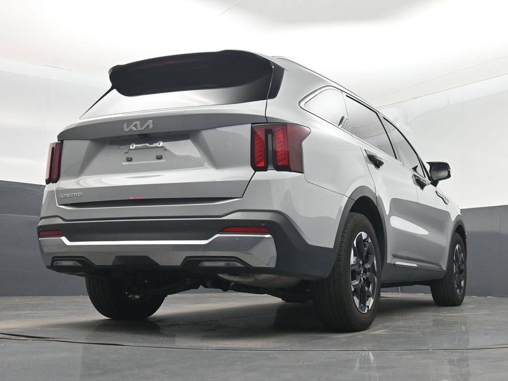 2025 Kia Sorento S photo 32