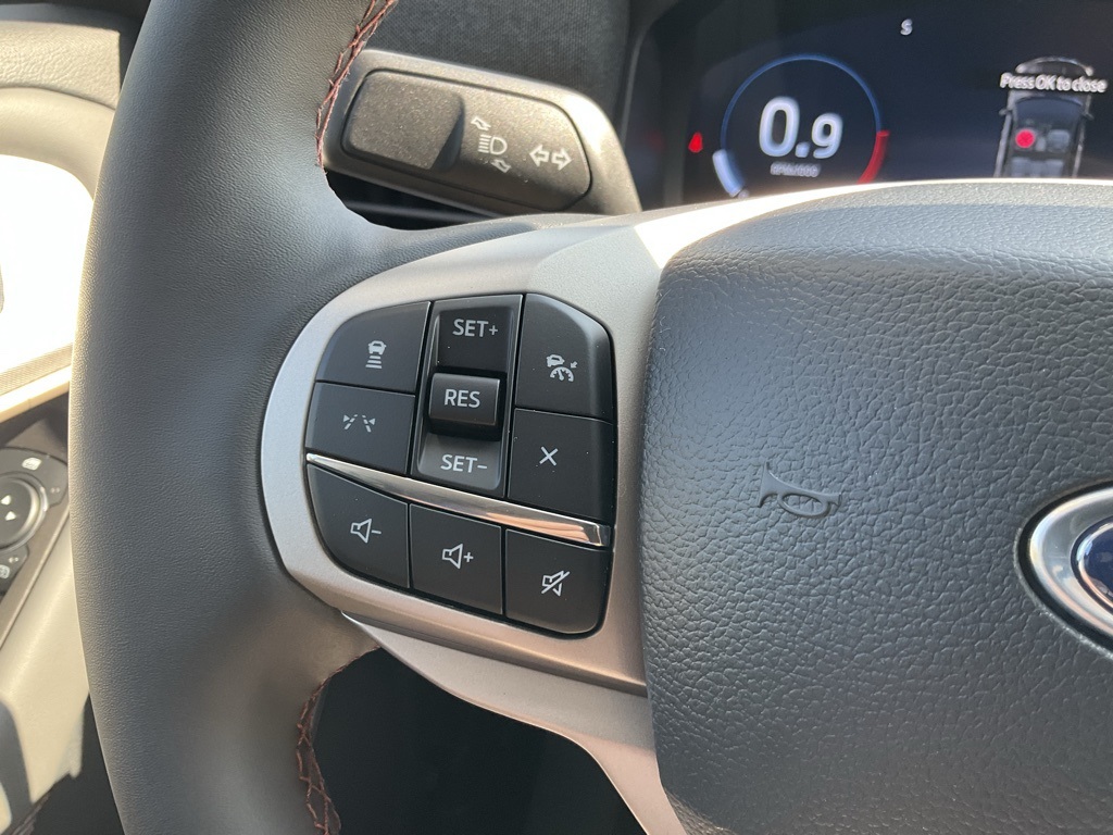 2025 Ford Explorer photo 5