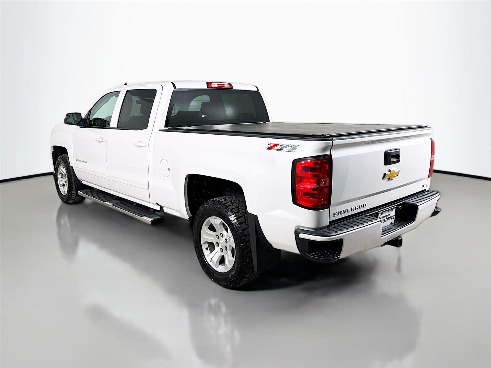 2017 Chevrolet Silverado 1500 LT photo 4