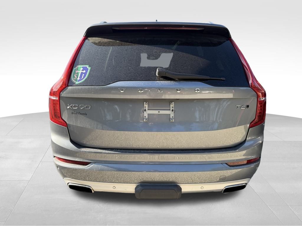 2016 Volvo XC90 T6 Momentum photo 6