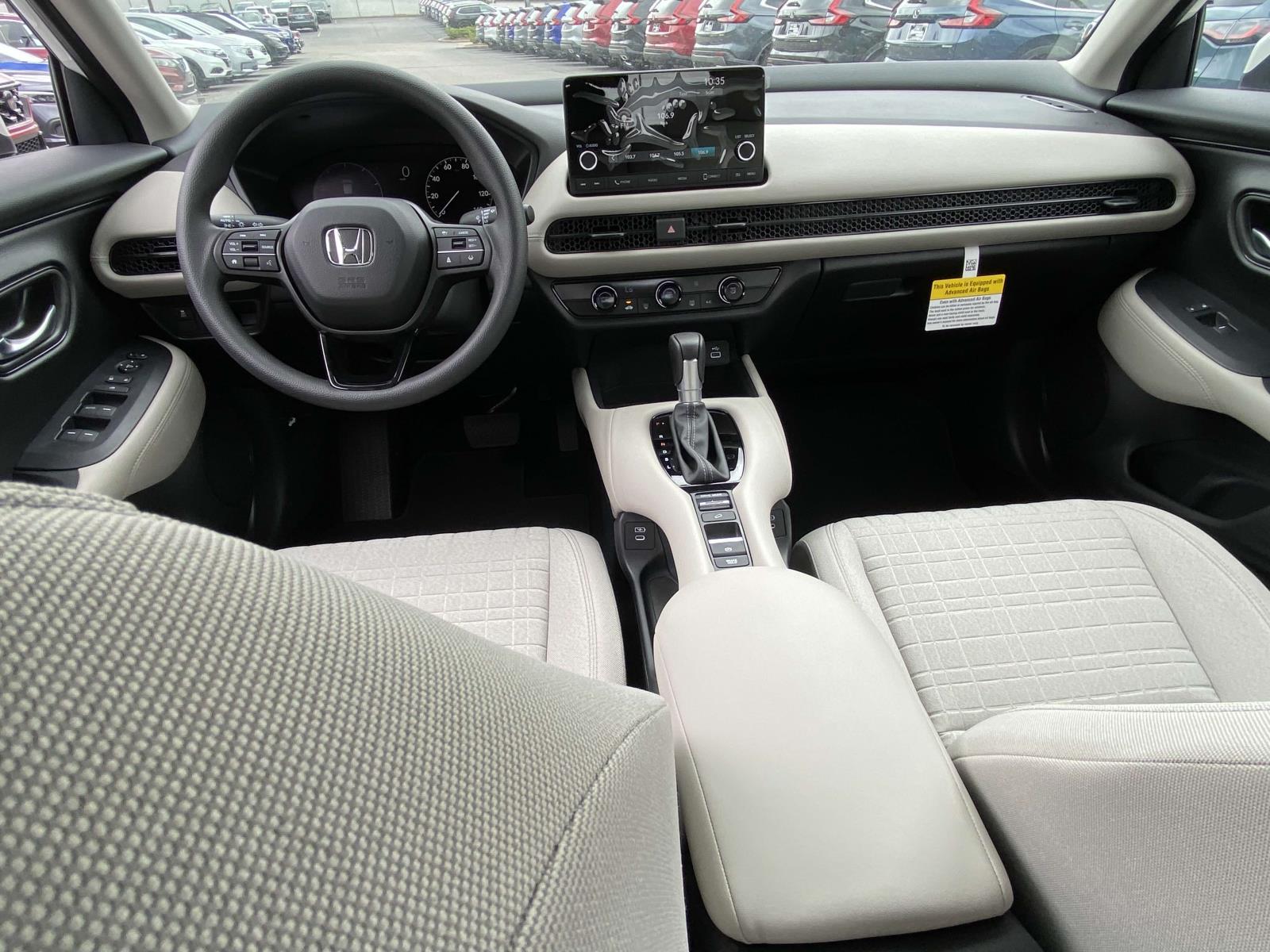 2025 Honda HR-V LX 2WD photo 4