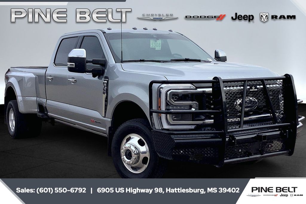 2024 Ford F-350 Super Duty Platinum's photo