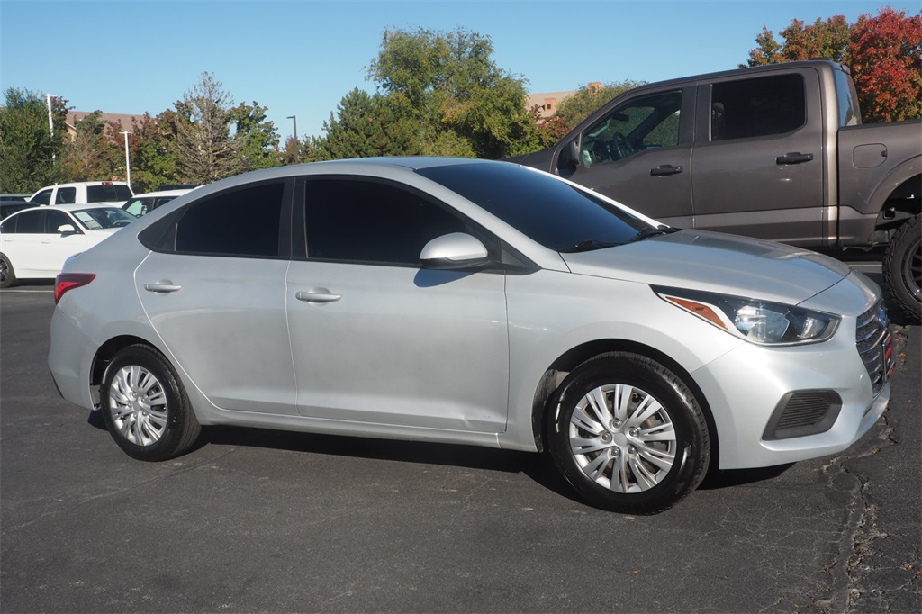 2022 Hyundai Accent SE photo 3