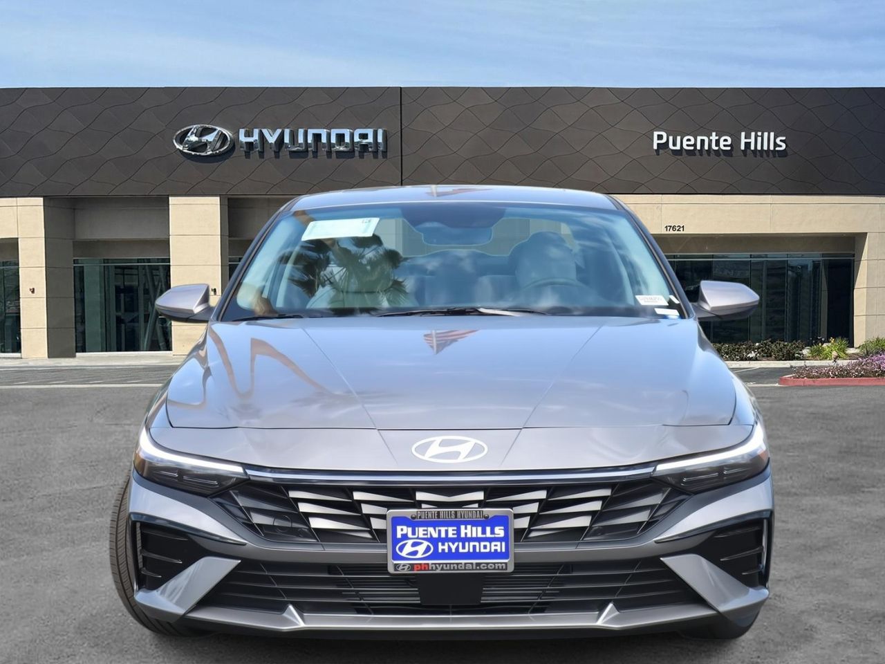 2025 Hyundai Elantra Limited photo 2
