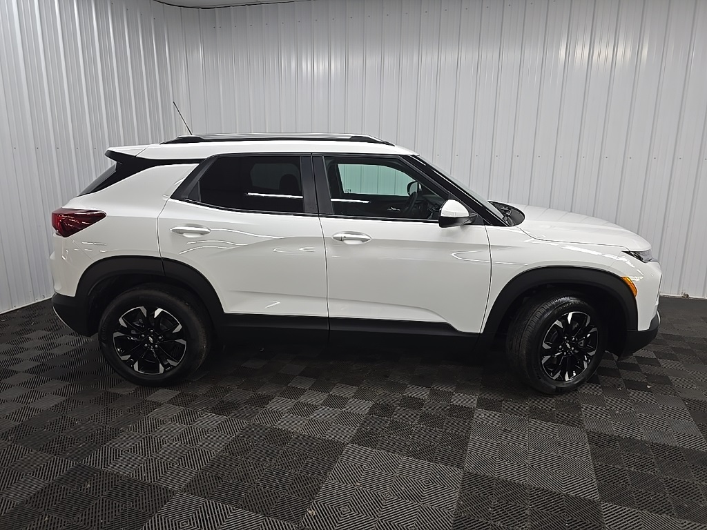 2023 Chevrolet Trailblazer LT photo 2