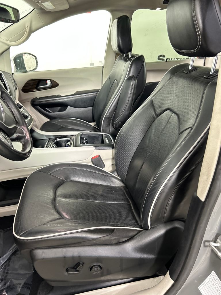 2022 Chrysler Pacifica Limited photo 4
