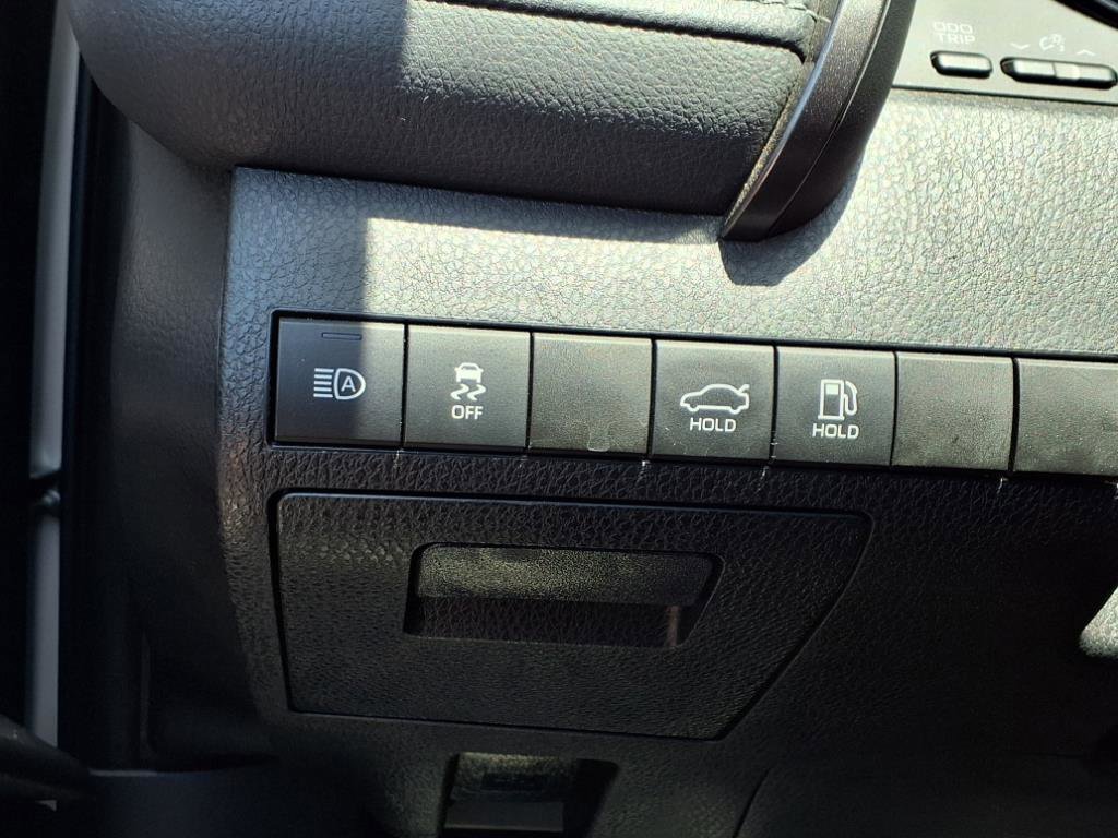 2023 Toyota Camry SE photo 10