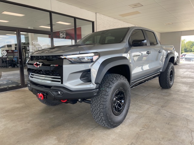 2025 Chevrolet Colorado ZR2 photo 2