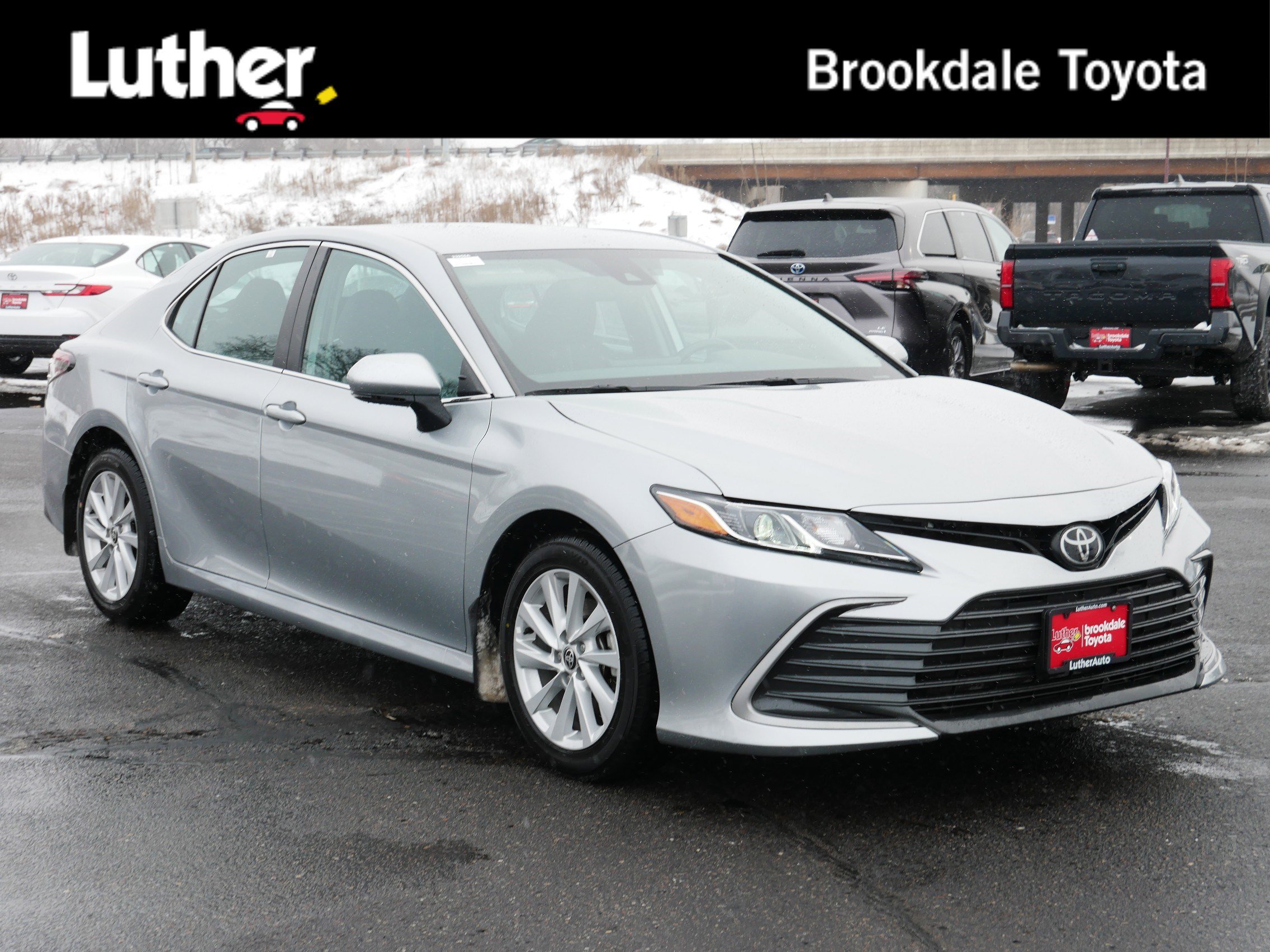 2022 Toyota Camry LE's photo