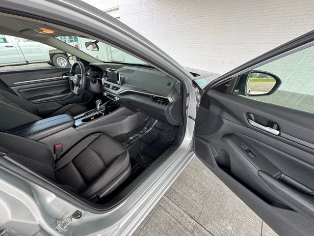 2024 Nissan Altima 2.5 SV photo 13