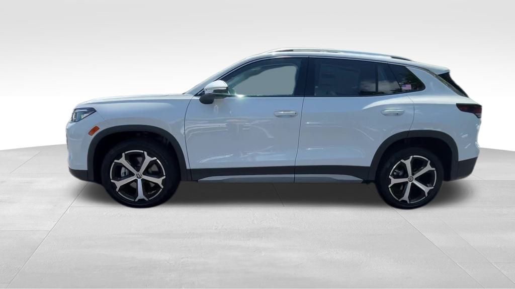 2025 Volkswagen Tiguan SE photo 3