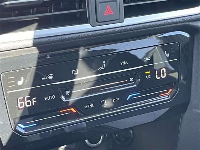 2025 Volkswagen Taos SE photo 17