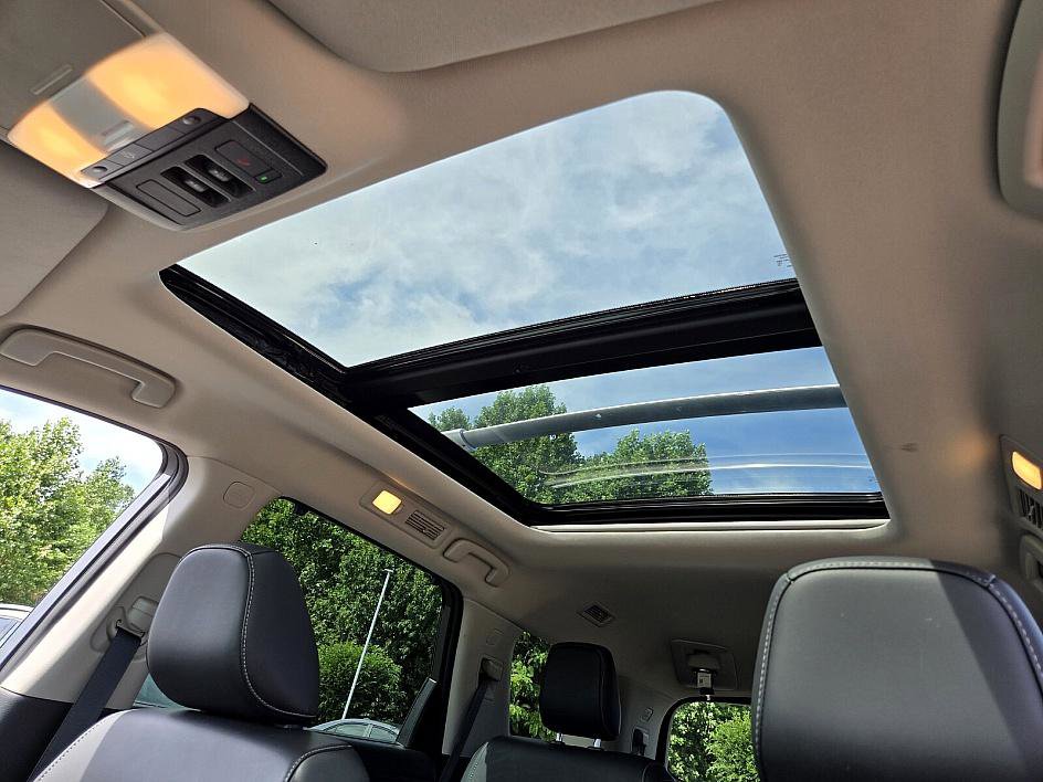 2024 Nissan Pathfinder Platinum photo 10