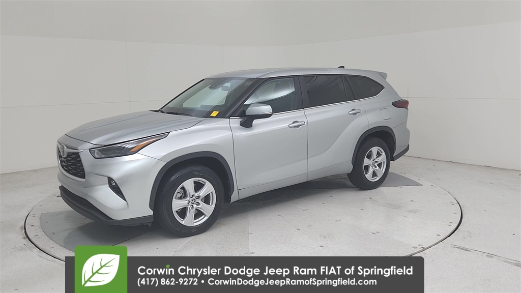 2024 Toyota Highlander LE photo 7