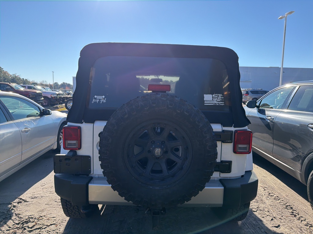 2014 Jeep Wrangler Unlimited Sahara photo 4