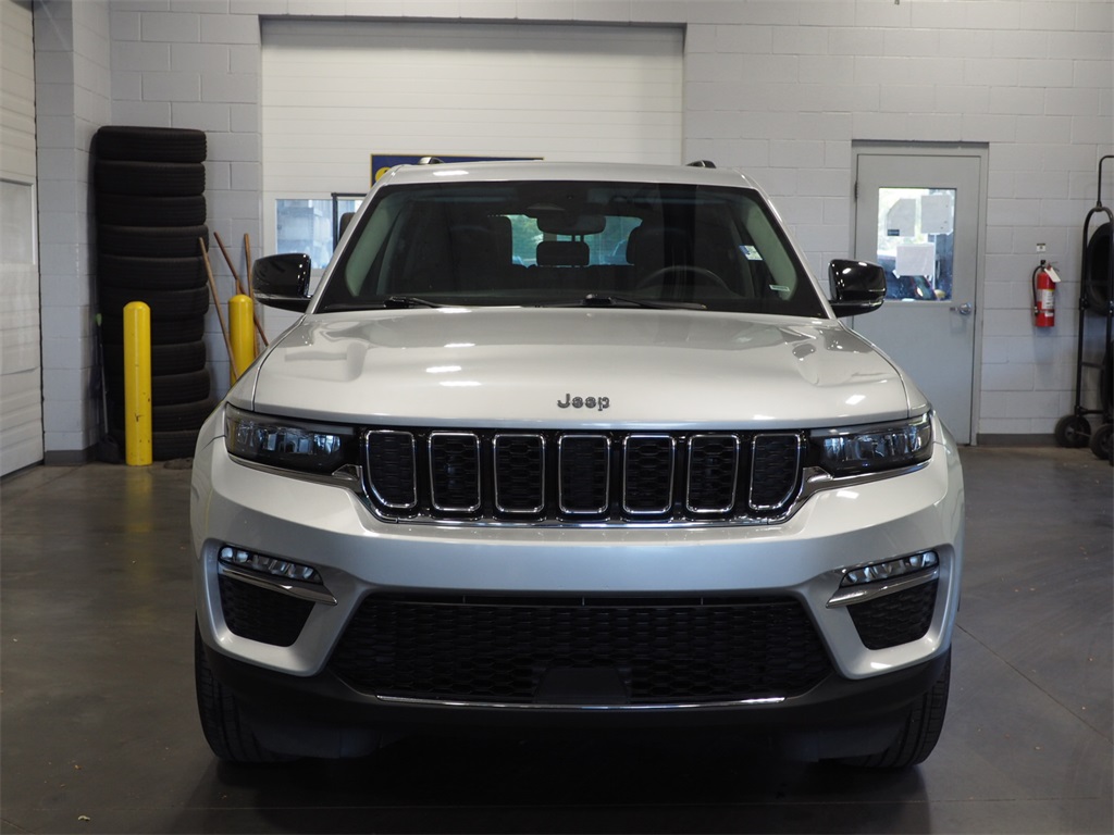 2023 Jeep Grand Cherokee Limited photo 2