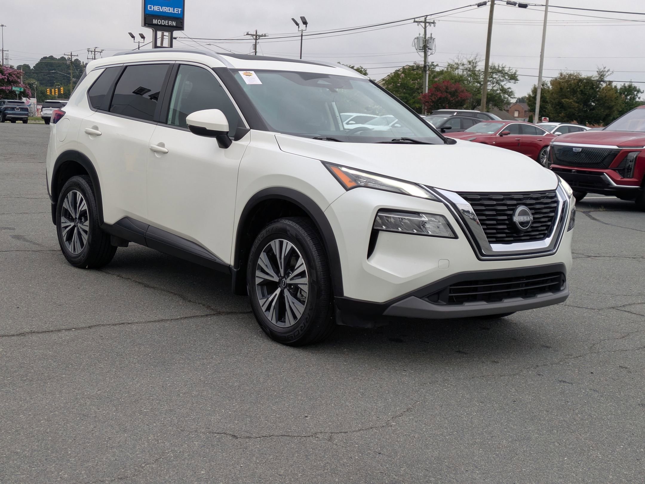 2023 Nissan Rogue SV photo 3