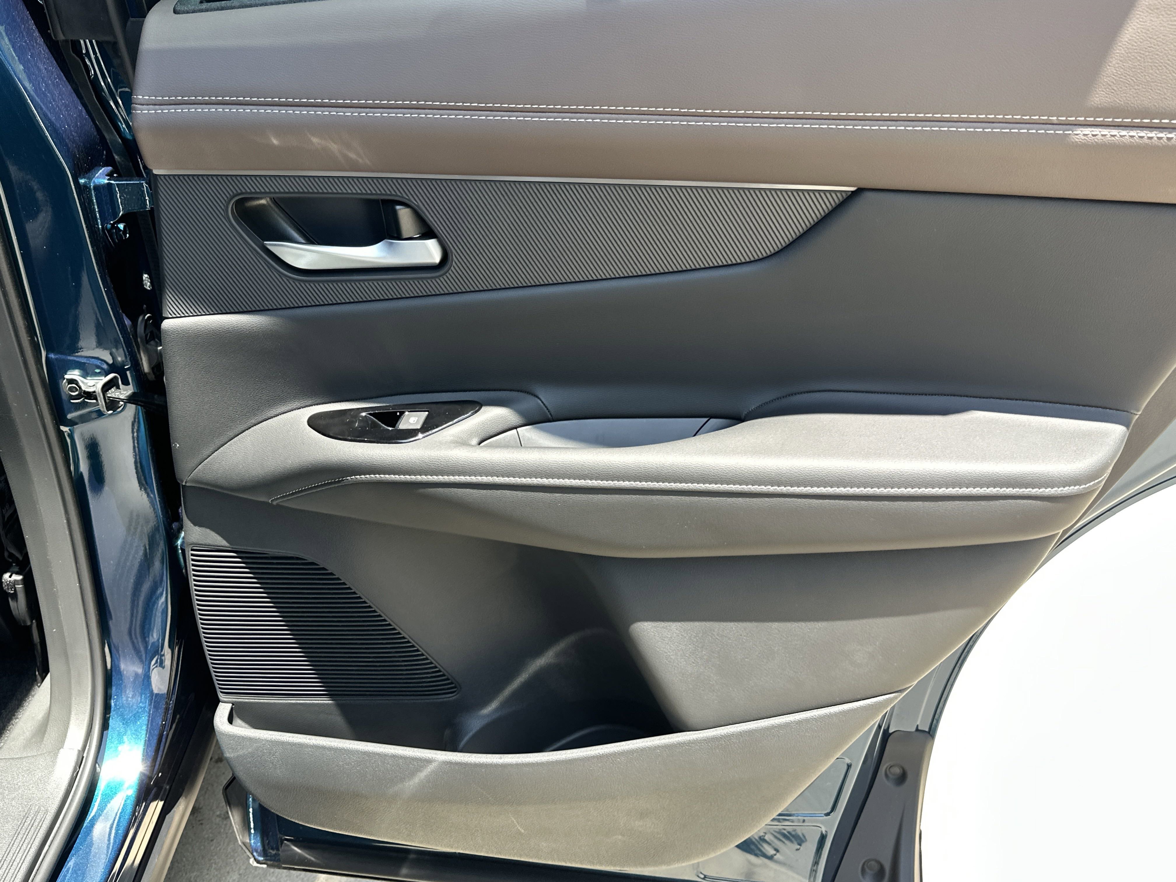 2025 Nissan Murano Platinum photo 3