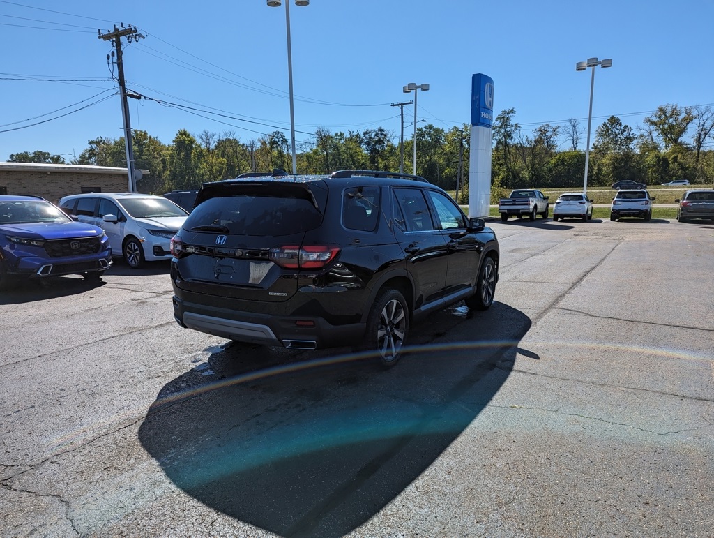 2025 Honda Pilot Touring photo 2