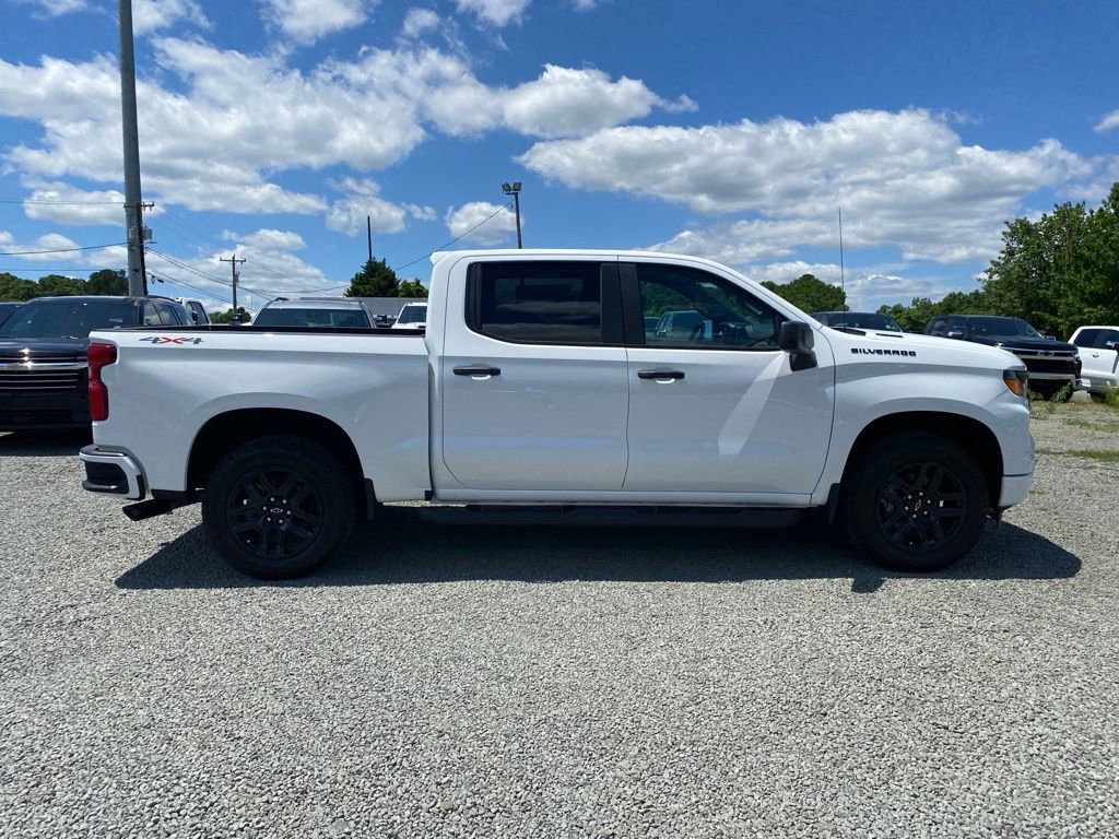 2025 Chevrolet Silverado 1500 Custom photo 2