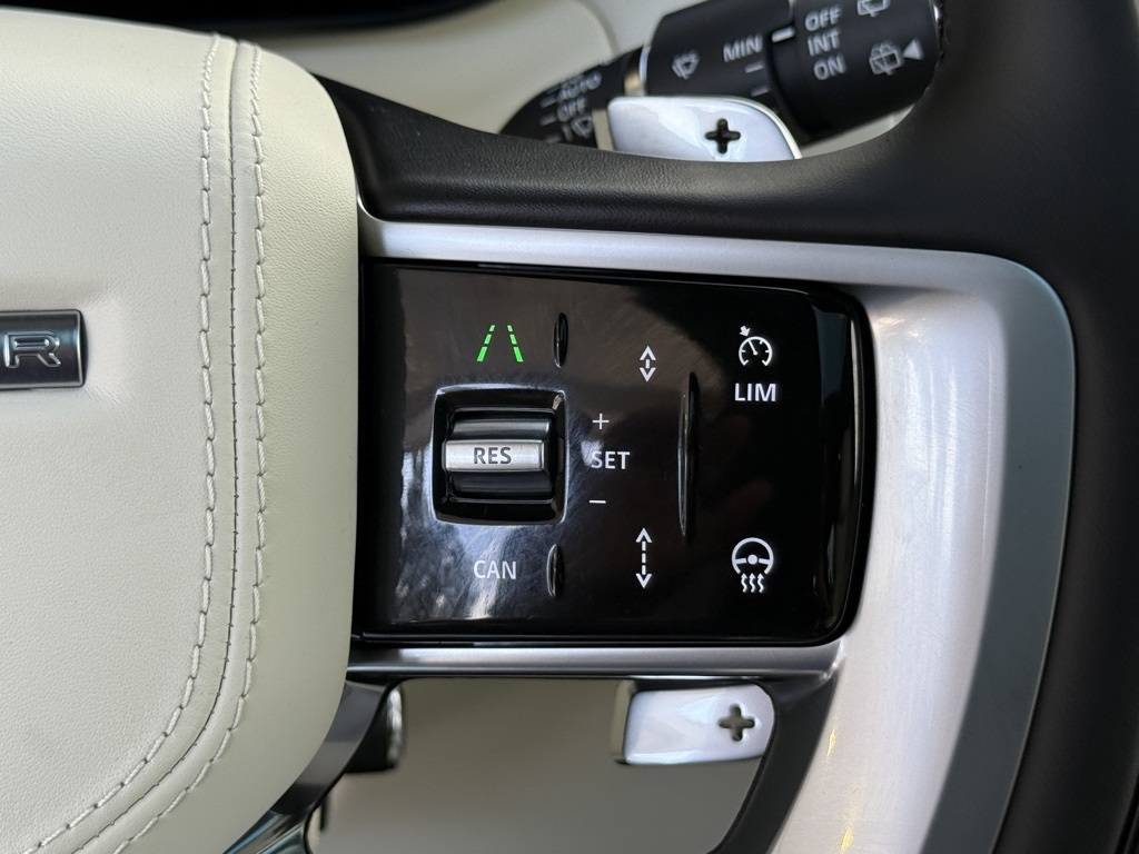 2025 Land Rover Range Rover SE photo 13