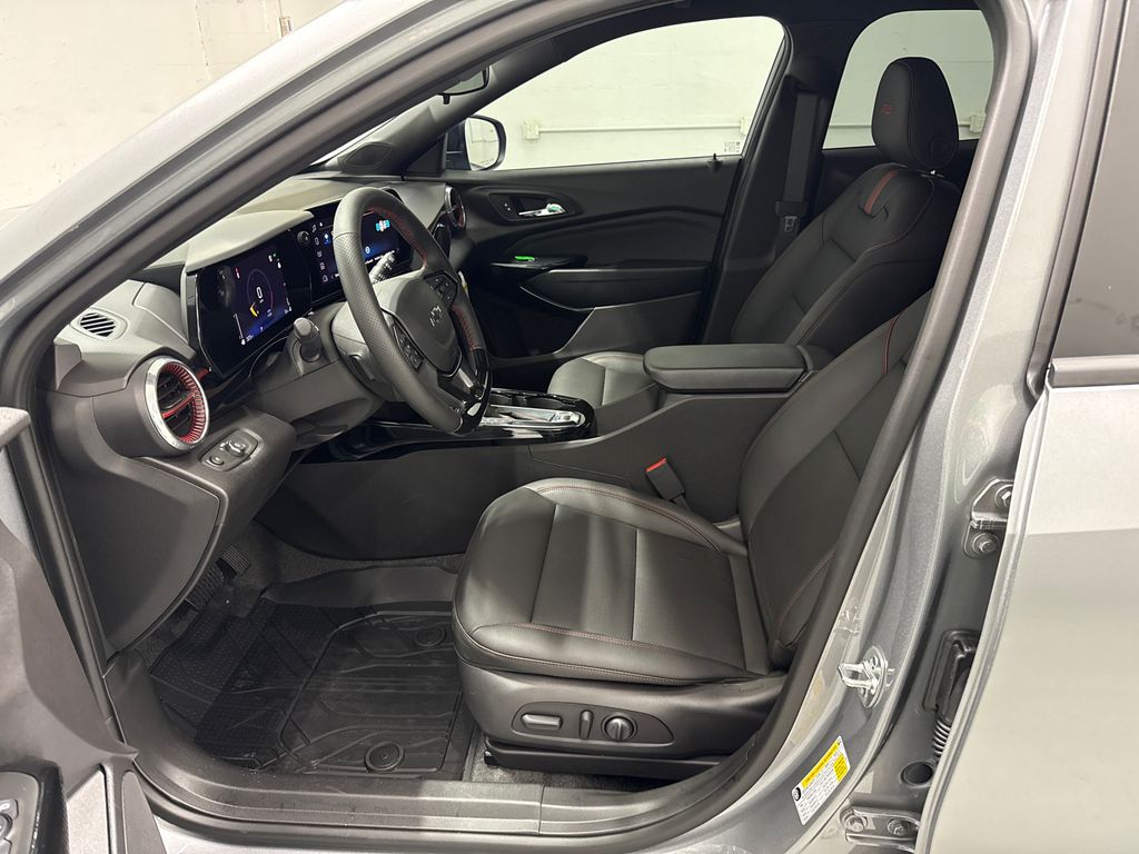 2025 Chevrolet Trax photo 13