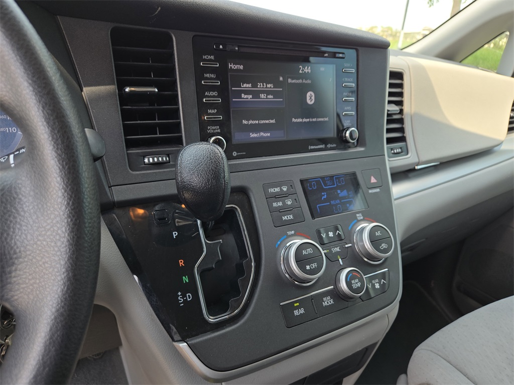 2020 Toyota Sienna LE photo 17